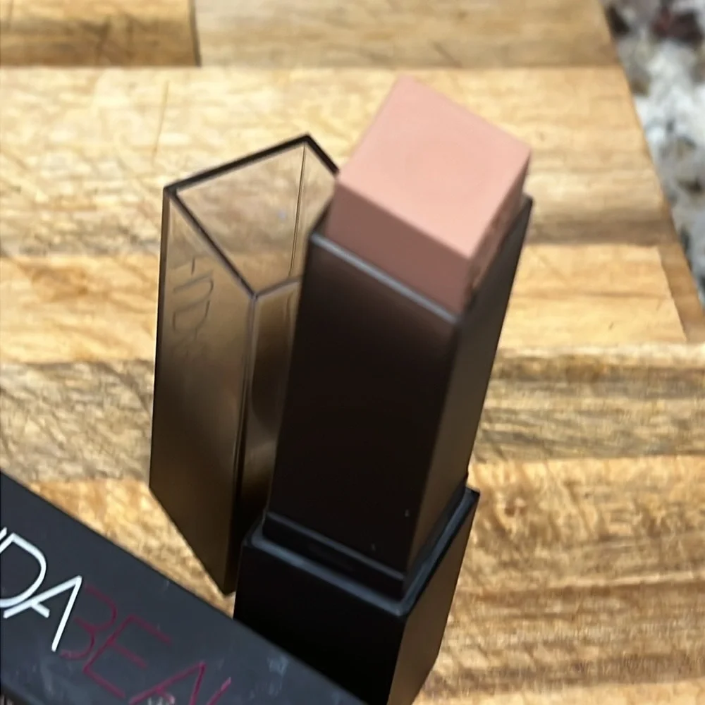⚡️💕Huda Beauty Shortcake Foundation Stick
